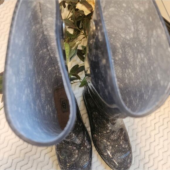 UGG SHAYE TALL BANDANA PAISLEY BLUE RAIN BOOTS SIZE 7 - Picture 9 of 12